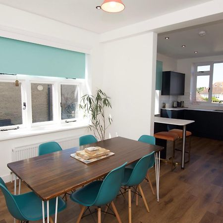 Apartament Beautiful Large 3-Bed Coastal Flat With Parking. Frinton-on-Sea Zewnętrze zdjęcie