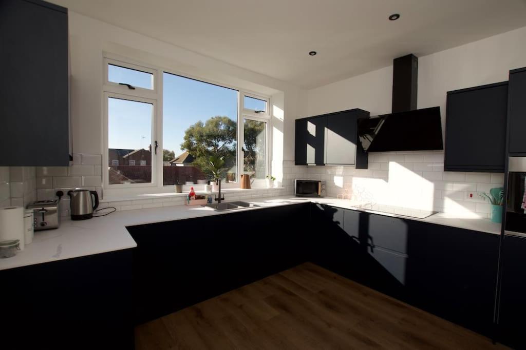Apartament Beautiful Large 3-Bed Coastal Flat With Parking. Frinton-on-Sea Zewnętrze zdjęcie
