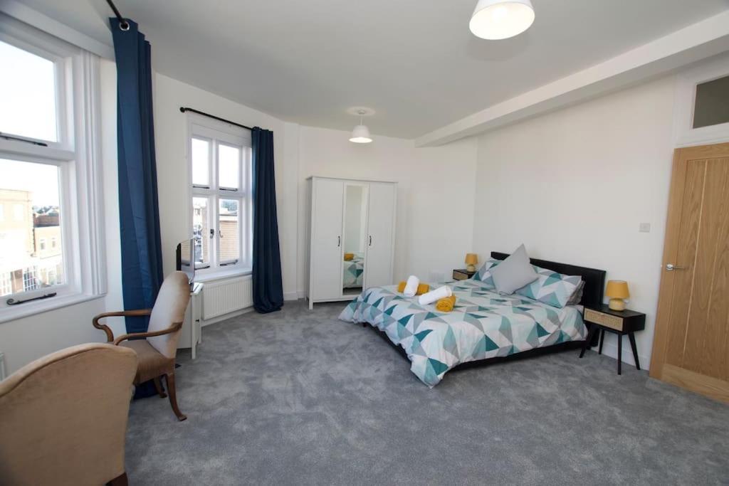 Apartament Beautiful Large 3-Bed Coastal Flat With Parking. Frinton-on-Sea Zewnętrze zdjęcie