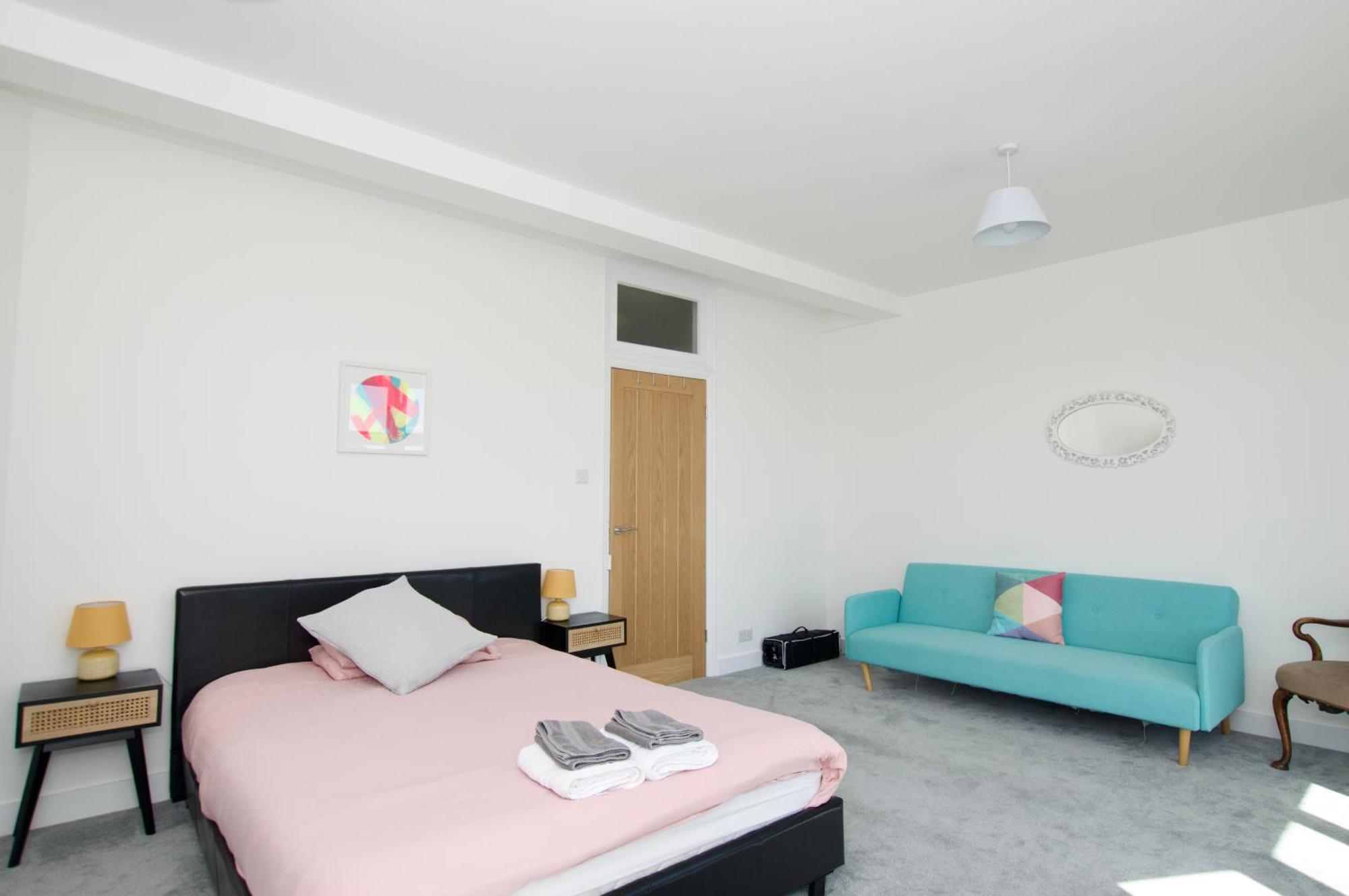 Apartament Beautiful Large 3-Bed Coastal Flat With Parking. Frinton-on-Sea Zewnętrze zdjęcie