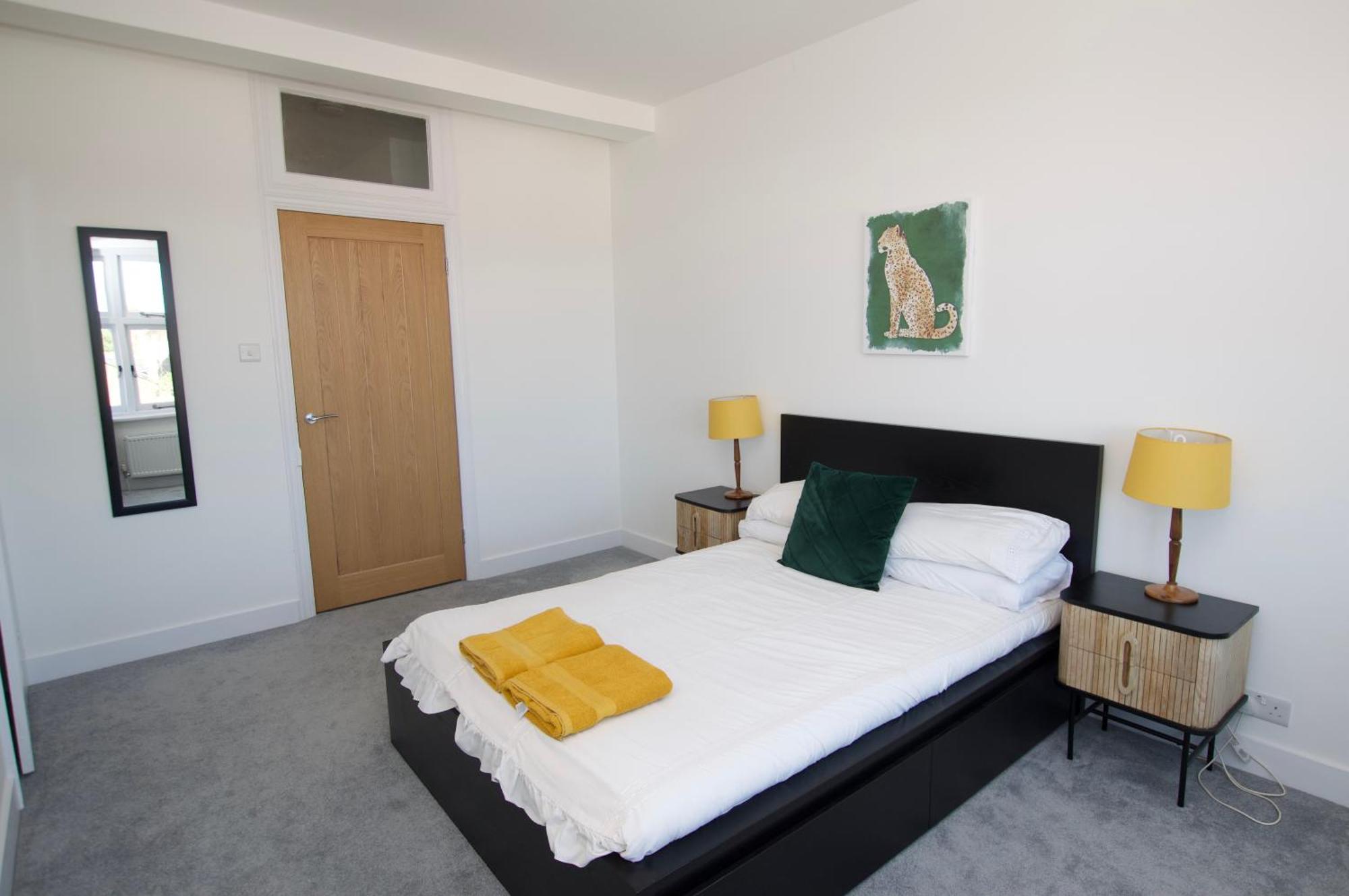 Apartament Beautiful Large 3-Bed Coastal Flat With Parking. Frinton-on-Sea Zewnętrze zdjęcie
