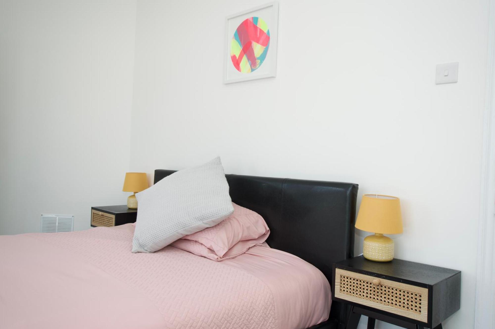 Apartament Beautiful Large 3-Bed Coastal Flat With Parking. Frinton-on-Sea Zewnętrze zdjęcie