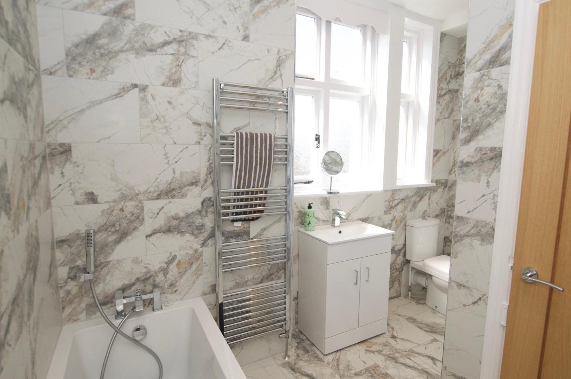 Apartament Beautiful Large 3-Bed Coastal Flat With Parking. Frinton-on-Sea Zewnętrze zdjęcie